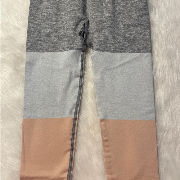 Colorblock Workout Set - Size Small - Picture 7 of 8